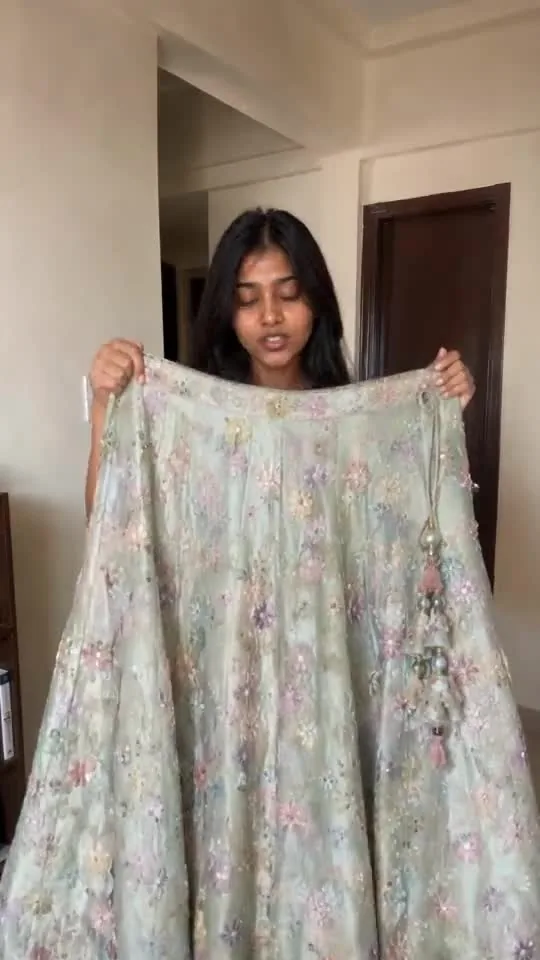 Cloth review UGC — video preview
